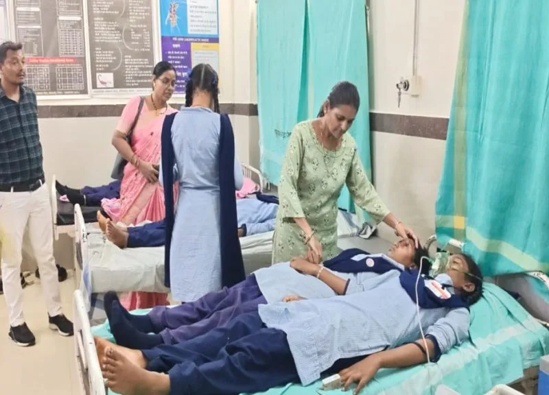 Bees attack schoolchildren during morning assembly