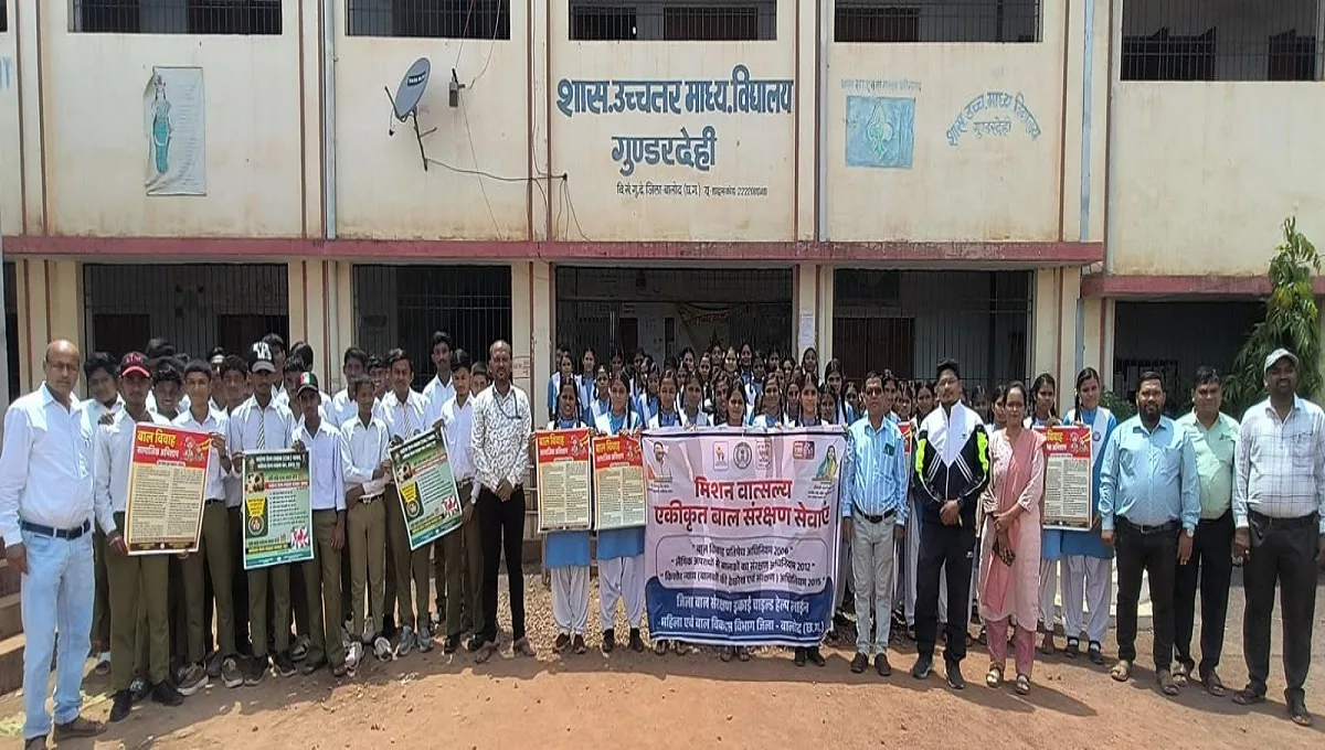 छत्तीसगढ़ के सूरजपुर और बालोद जिले में बेटी बचाओ-बेटी पढ़ाओ अभियान के तहत जागरूकता कार्यक्रम आयोजित किए गए।