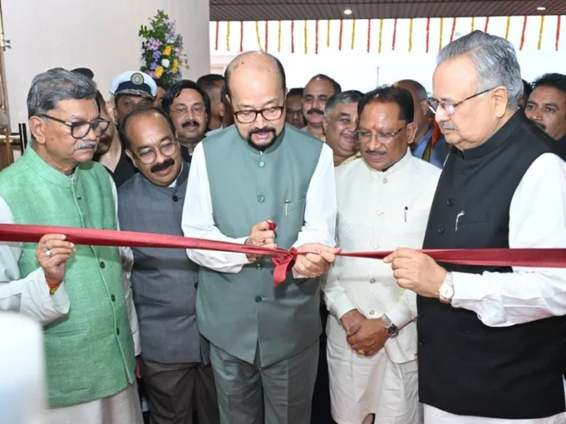 CG News: राज्यपाल रमेन डेका ने किया विधानसभा प्रेक्षागृह का लोकार्पण, धरमलाल कौशिक, राघवेंद्र कुमार सिंह उत्कृष्ट विधायक, ये संसदीय पत्रकार भी सम्मानित
