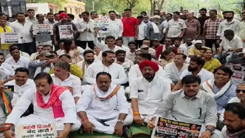Congress party meeting discussing new PCC organizational guidelines before assembly elections