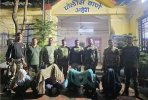 Rajnandgaon: नक्सलियों के नाम पर नकली बैनर-पोस्टर लगाने के मामले में 6 आरोपी गिरफ्तार, गढ़चिरौली पुलिस की बड़ी कार्रवाई