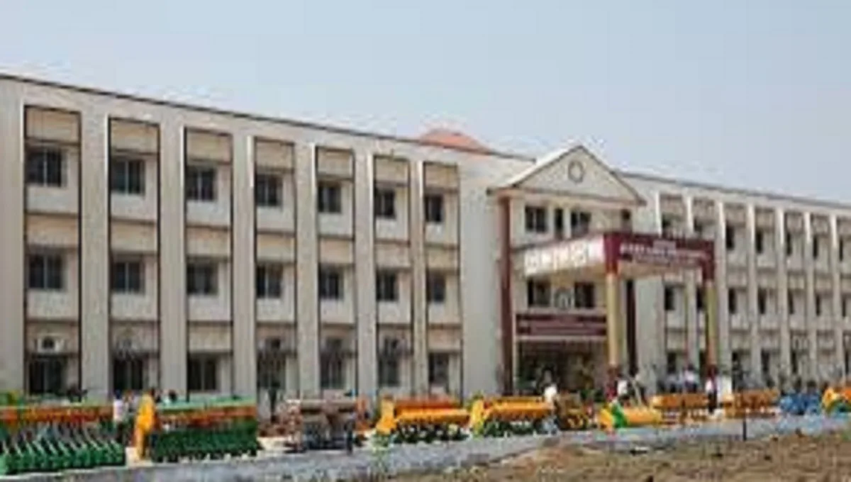 इंदिरा गांधी कृषि विश्वविद्यालय (IGKV) द्वारा शैक्षणिक सत्र 2026–27 के लिए बी.टेक. (कृषि अभियांत्रिकी) और बी.टेक. (खाद्य प्रौद्योगिकी) पाठ्यक्रमों में प्रवेश हेतु ऑनलाइन काउंसिलिंग प्रक्रिया जारी