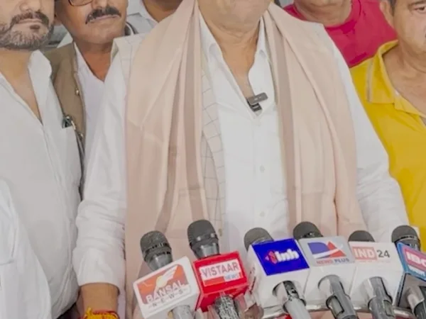 नकटी में बुलडोजर कार्रवाई पर सांसद बृजमोहन नाराज, बोले- रात में तोड़फोड़ गलत, अफसरों पर हो कार्रवाई
