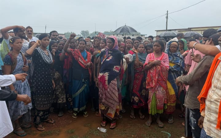 मैनपाट में बॉक्साइट खदान का विरोध तेज, ग्रामीणों ने आखिरी जन सुनवाई का किया बहिष्कार
