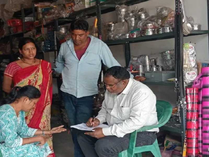 Jashpur News: सीएम हेल्पलाइन 1076 की शिकायत पर खाद्य विभाग की बड़ी कार्रवाई, 13 अवैध एलपीजी गैस सिलेंडर जब्त