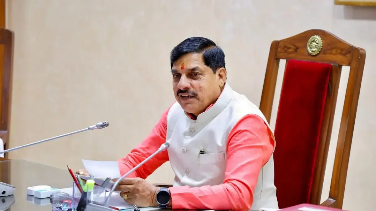 एमपी कैबिनेट बैठक की अध्यक्षता करते मुख्यमंत्री डॉ मोहन यादव और मंत्री
