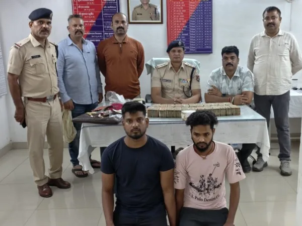 Raipur पुलिस की सूचना पर नागपुर RPF की बड़ी कार्रवाई: समता एक्सप्रेस से दो संदिग्ध युवकों से 50 लाख कैश और 25 लाख का सोना जब्त, जानें क्या है मामला