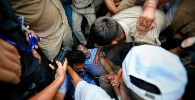 Rahul Gandhi and Priyanka Gandhi during protest near Prime Minister's residence in New Delhi