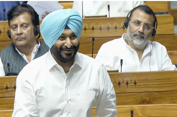 छात्र आंदोलन के बीच मोदी सरकार के मंत्री का इस्तीफा, राष्ट्रपति ने किया मंजूर