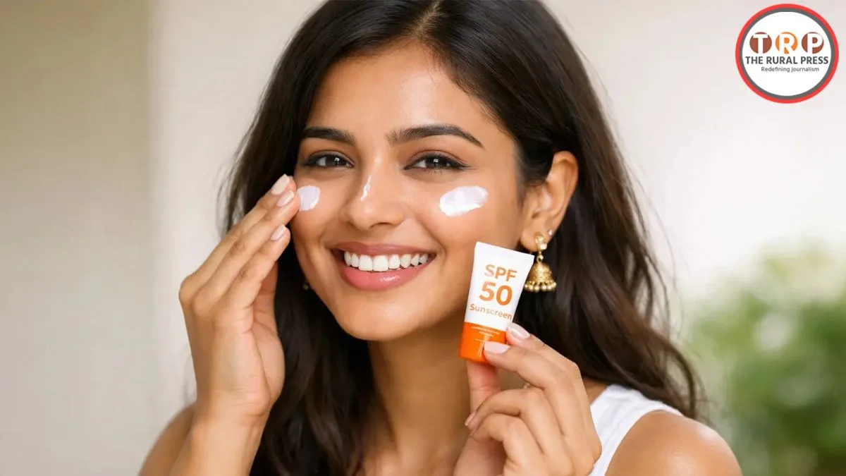 एक महिला चेहरे पर सनस्क्रीन लगाते हुए और स्किन केयर करते हुए, 4K क्वालिटी इमेज