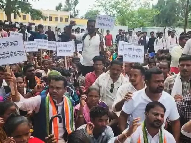 Sukma Protest: जेल में बंद आदिवासियों की रिहाई की मांग को लेकर सुकमा में कांग्रेस का प्रदर्शन, आंदोलन तेज करने की चेतावनी