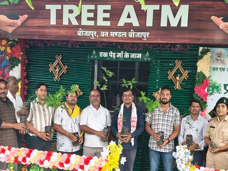 CG News: पर्यावरण संरक्षण की अनूठी पहल: बीजापुर में शुरू हुआ जिले का पहला ‘ट्री एटीएम’, मुफ्त मिलेंगे पौधे