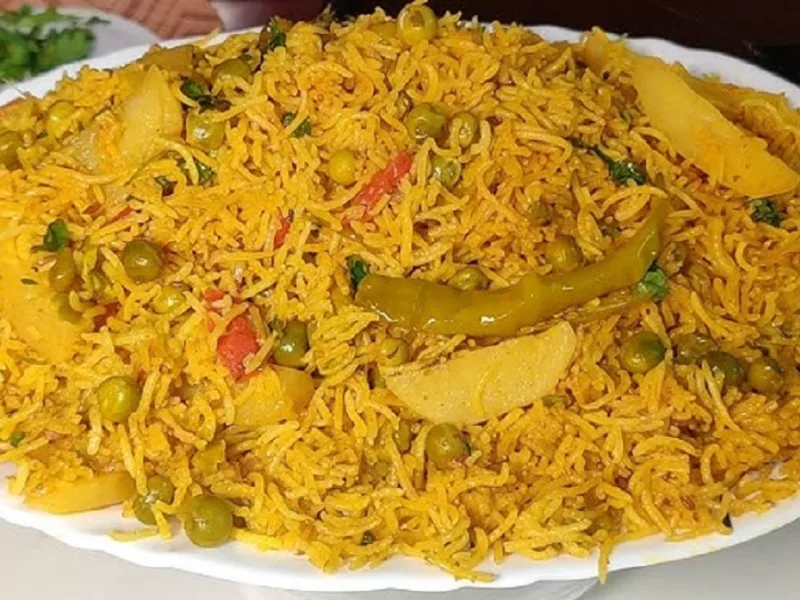 Tehri Recipe: कम मेहनत और बेहतरीन स्वाद, इस तरह तैयार करें यूपी की लाजवाब तहरी