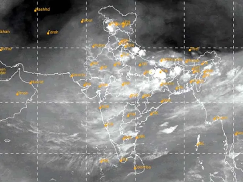 ISRO satellite image: देश का 70 फीसदी हिस्सा बादलों से ढका, मौसम विभाग अलर्ट