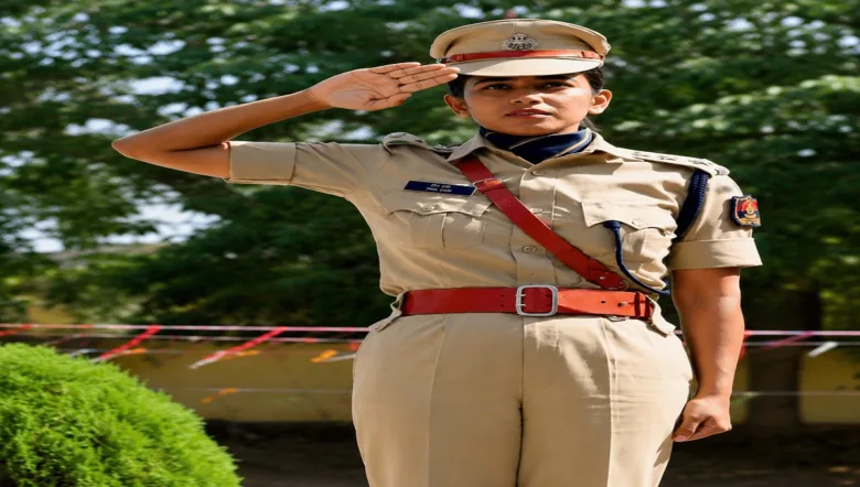 IPS Shailaja Das handling law and order during a student protest.