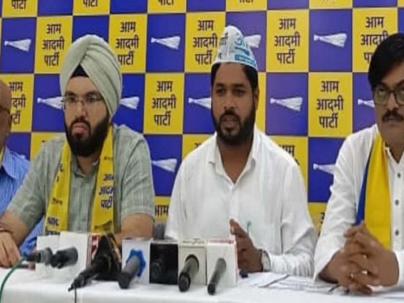 CG: AAP ने अनियमित कर्मचारियों और बेरोजगारी भत्ते पर सरकार को घेरा