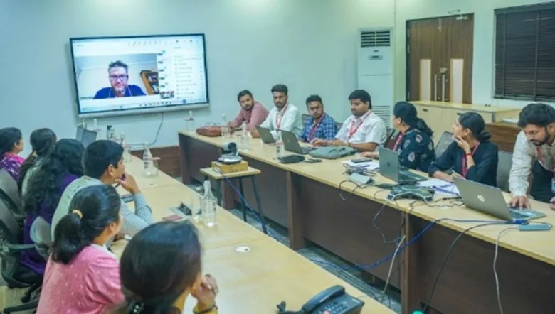 कलिंगा विश्वविद्यालय रायपुर ने ओझा पब्लिकेशन के सहयोग से एक-सप्ताह के राष्ट्रीय FDP 'रिसर्च रीइमेजिन्ड 2026' का सफल आयोजन किया।