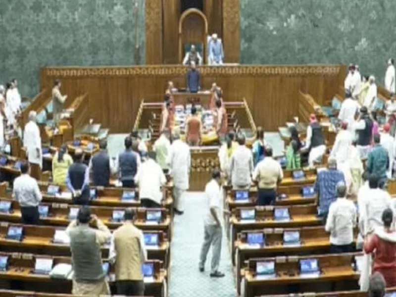 Lok Sabha Passed Anti Paper Leak Bill: लोकसभा में एंटी पेपर लीक बिल पास, राहुल गांधी और अमित शाह के मुद्दे पर सदन में हंगामा