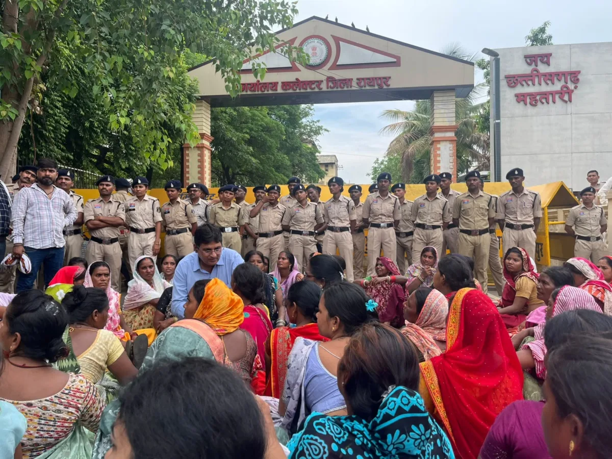 नकटी बुलडोजर कार्रवाई : कांग्रेस ने बनाई 13 सदस्यीय समिति, धनेंद्र साहू बने संयोजक, टीएस सिंहदेव ने पीड़ितों से की मुलाकात