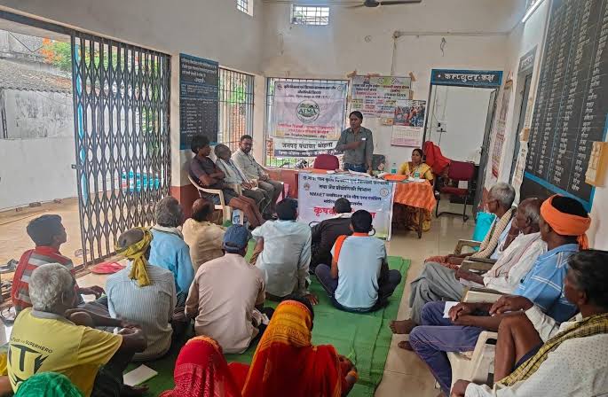 Bijapur: कभी नक्सलवाद की "यूनिवर्सिटी" कहलाने वाला पीड़िया अब विकास से जुड़ रहा, पहचान स्थापित करने पहली बार लगा आधार शिविर, 21 साल बाद खुले स्कूल