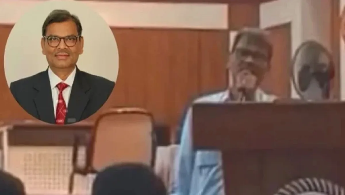 : बिलासपुर के गुरु घासीदास विश्वविद्यालय (GGU) में सांस्कृतिक कार्यक्रम के दौरान मंच पर गाना गाते समय प्रोफेसर डॉ. शैलेंद्र कुमार को हार्ट अटैक आ गया