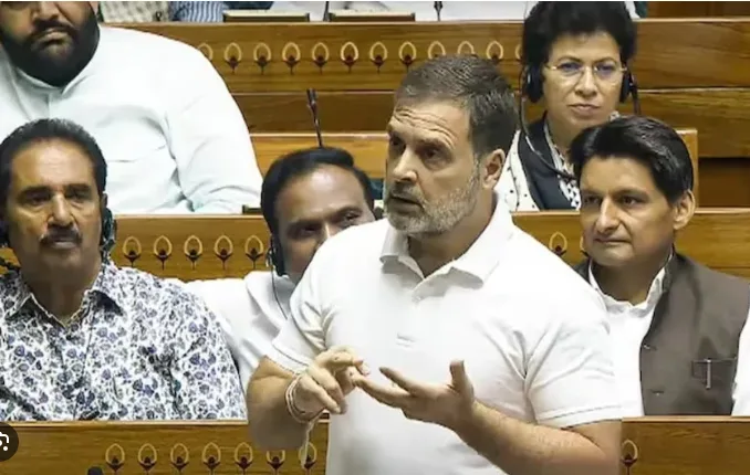 लोकसभा में राहुल गांधी के खिलाफ विशेषाधिकार हनन नोटिस, इडियट और अंधभक्त जैसे शब्द बढ़ा सकते हैं नेता प्रतिपक्ष परेशानी