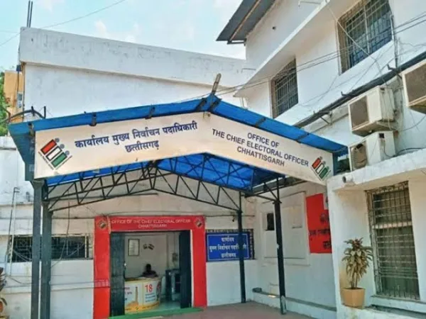 Chhattisgarh: चुनाव कार्यालयों में अब प्लेसमेंट से होगी भर्ती, 18 साल से काम कर रहे 31 कर्मचारियों की सेवा खत्म