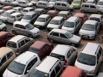 Second Hand Car Rules: सेकंड हैंड कार खरीदने वालों के लिए काम की खबर, 6 महीने में RC ट्रांसफर नहीं कराया तो डीलर के नाम हो जाएगी गाड़ी, पढ़ें पूरी खबर