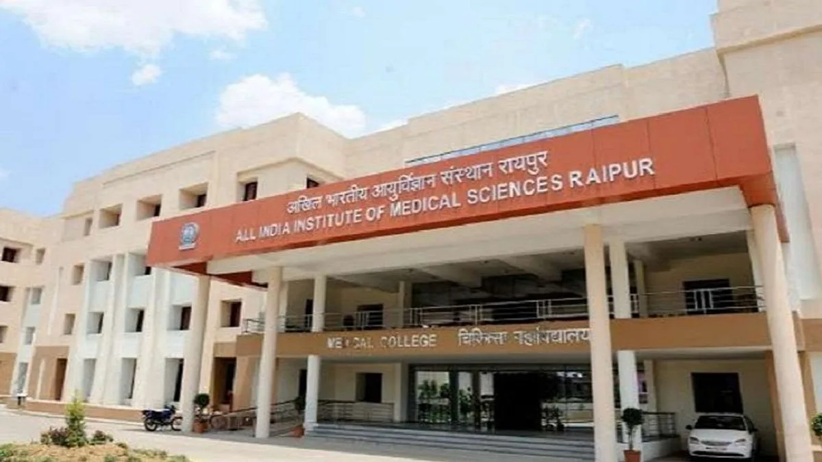 रायपुर एम्स के 2 सितंबर को होने वाले दीक्षांत समारोह के आमंत्रण पत्र को लेकर शुरू हुआ विवाद।