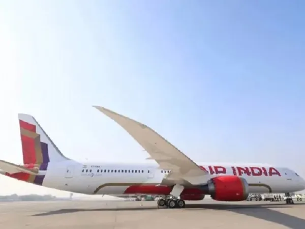 पटना एयरपोर्ट पर लैंडिंग से पहले Air India Flight से टकराया पक्षी, 164 यात्रियों की अटकी सांसें