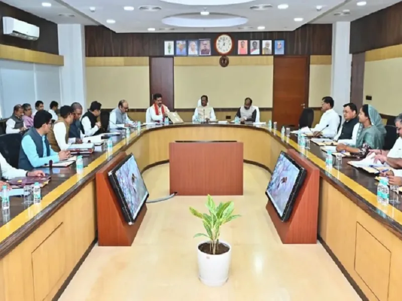 नया रायपुर स्थित मंत्रालय महानदी भवन में सीएम विष्णुदेव साय