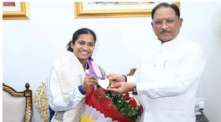 ग्लासगो राष्ट्रमंडल खेल में पदक जीतने वाली राजनांदगांव की बेटी ज्ञानेश्वरी बनेगी DSP, CM साय ने की 30 लाख और आउट ऑफ टर्न प्रमोशन की घोषणा
