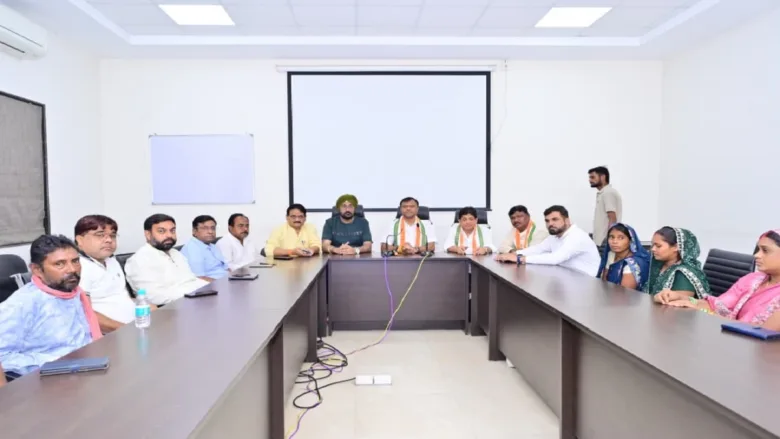 नकटी प्रकरण पर राजीव भवन रायपुर में आयोजित कांग्रेस जांच समिति की बैठक