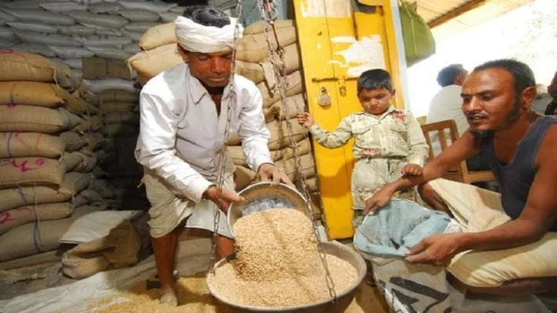 Chhattisgarh PDS rice distribution at ration shop with ration card beneficiaries