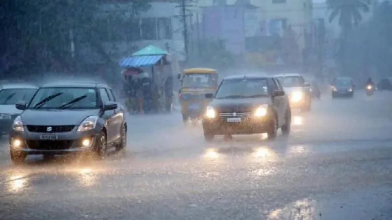 छत्तीसगढ़ में मौसम का मिजाज बदलते ही रायपुर और बस्तर संभाग में मानसूनी बादलों की आवाजाही और हल्की बारिश