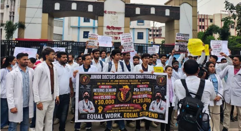 MBBS Intern Doctors March to CM House