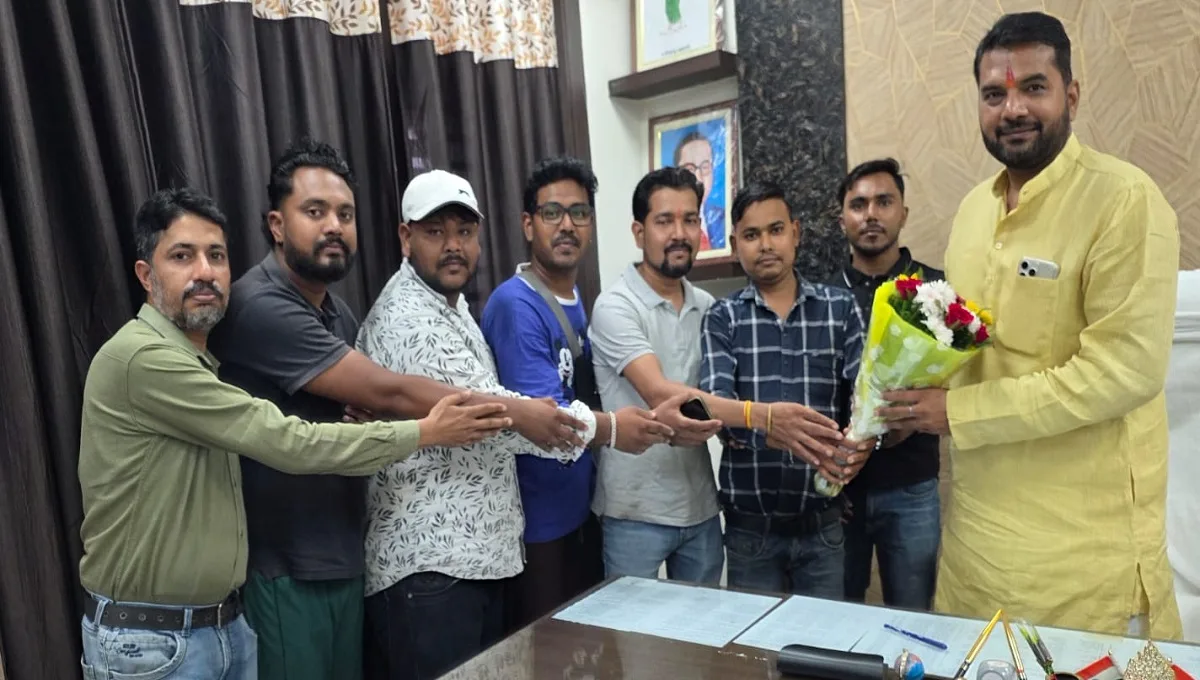 नगर निगम चौपाटी के दुकानदारों की सील दुकानें खुलीं, राहत मिलने पर नेता प्रतिपक्ष आकाश तिवारी का जताया आभार