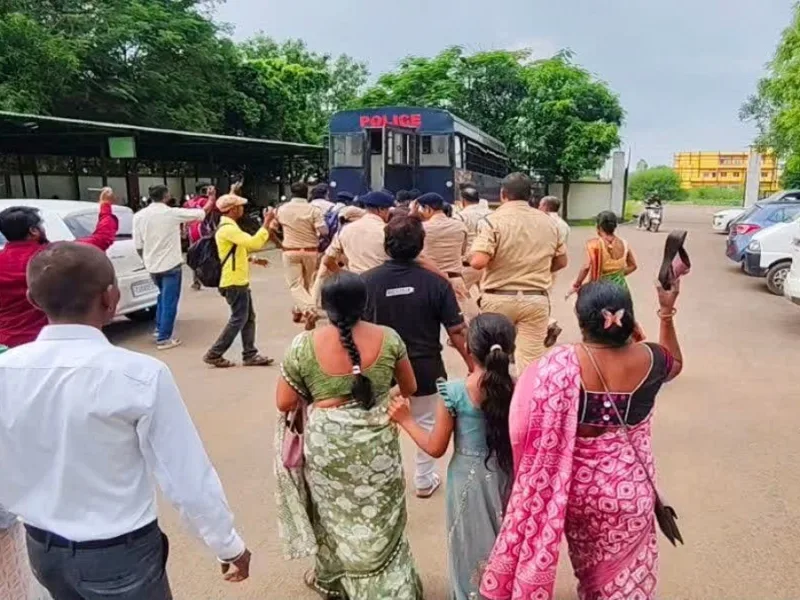 Family members protest after Dhamtari triple murder verdict