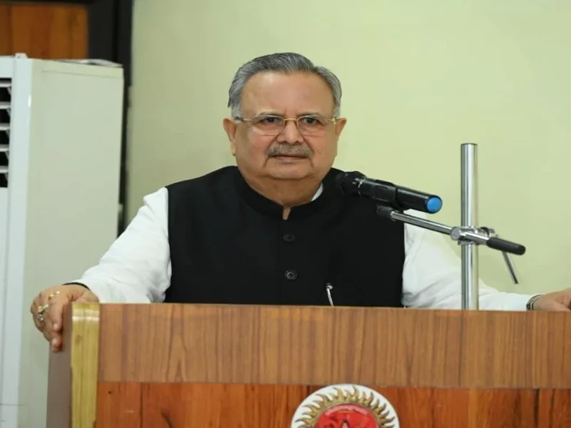 डोंगरगढ़ BJP में मंडल भंग होने पर बगावत के सुर! सैकड़ों कार्यकर्ता पहुंचे रमन सिंह के घर, रखी बड़ी मांग
