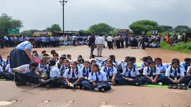 Students protest over teacher shortage at Atmanand School in Durg