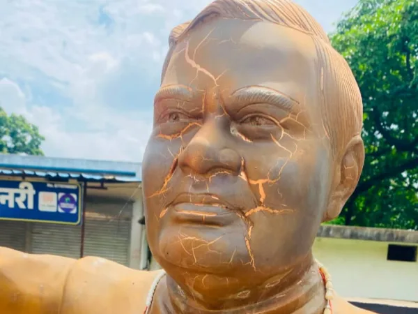 Atal Statue Scam: अटल जी की एक और प्रतिमा में भ्रष्टाचार का मामला आया सामने, मूर्तियों की दरारें बता रही हैं कहानी