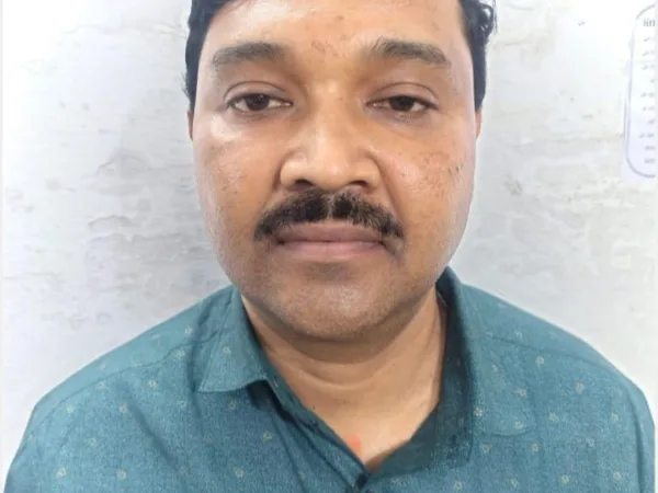BIG BREAKING: दुर्ग विवि के कुलसचिव गिरफ्तार, कर्मचारी के वेतन से डेढ़ लाख का गबन