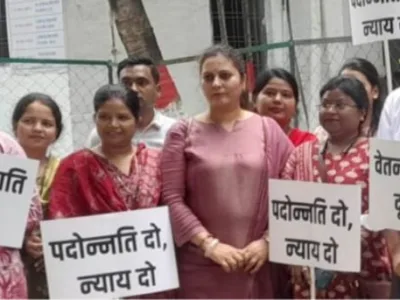CHHATTISGARH: प्रदेशभर के पटवारी रहे हड़ताल पर, पदोन्नति और वेतन विसंगति दूर करने की उठाई मांग
