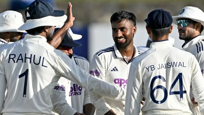 Indian bowlers celebrating Sri Lanka wicket in IND vs SL 2nd Test Colombo