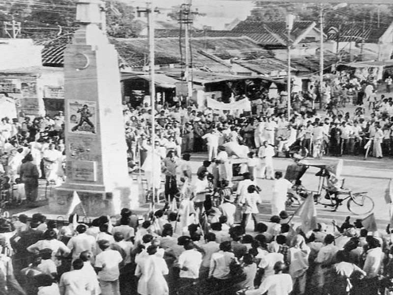 Independence Day 2026: जयस्तंभ चौक पर अंग्रेजों ने क्यों दी थी वीर नारायण सिंह को फांसी?