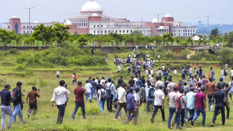Jharkhand students protest during assembly march amid police action