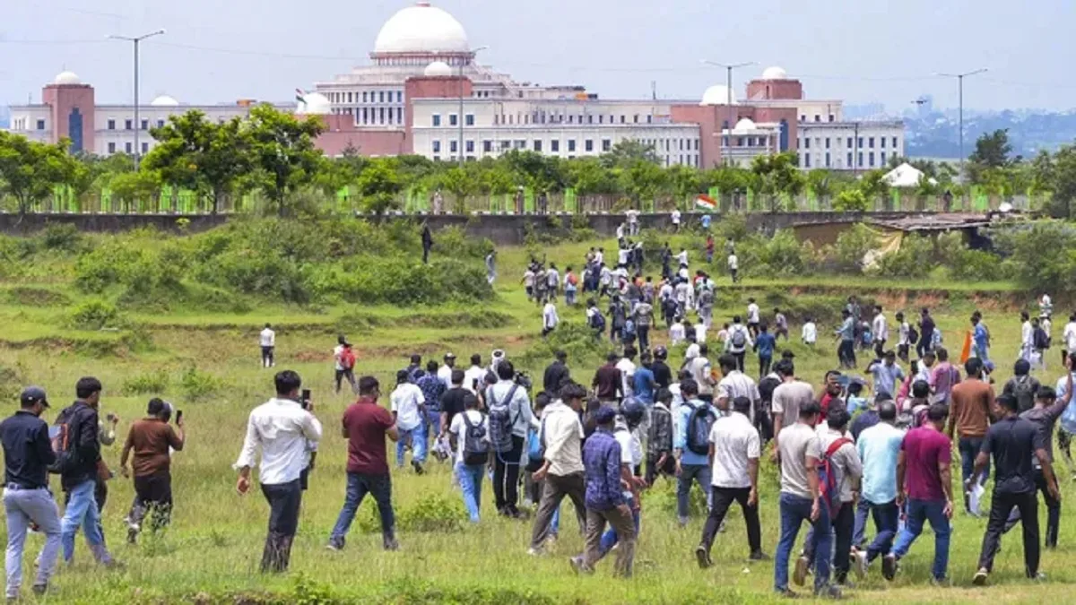 Jharkhand students protest during assembly march amid police action