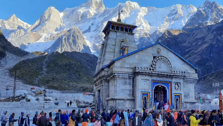 केदारनाथ ज्योतिर्लिंग (उत्तराखंड) स्थान: उत्तराखंड के रुद्रप्रयाग जिले में मंदाकिनी नदी के उद्गम क्षेत्र के पास हिमालय में।