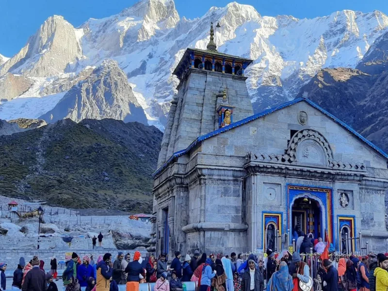 केदारनाथ ज्योतिर्लिंग (उत्तराखंड) स्थान: उत्तराखंड के रुद्रप्रयाग जिले में मंदाकिनी नदी के उद्गम क्षेत्र के पास हिमालय में।