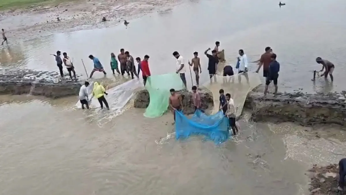 Dam burst after heavy rainfall in Saraiha village of Kawardha Chhattisgarh